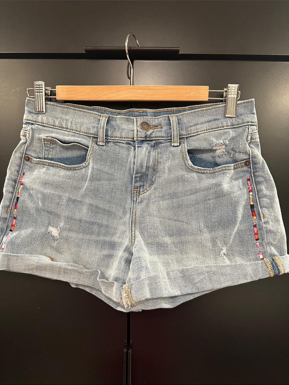 Old Navy Boyfriend Jean‎ Shorts Light Wash Embroidered Side Detail Womens Size 2